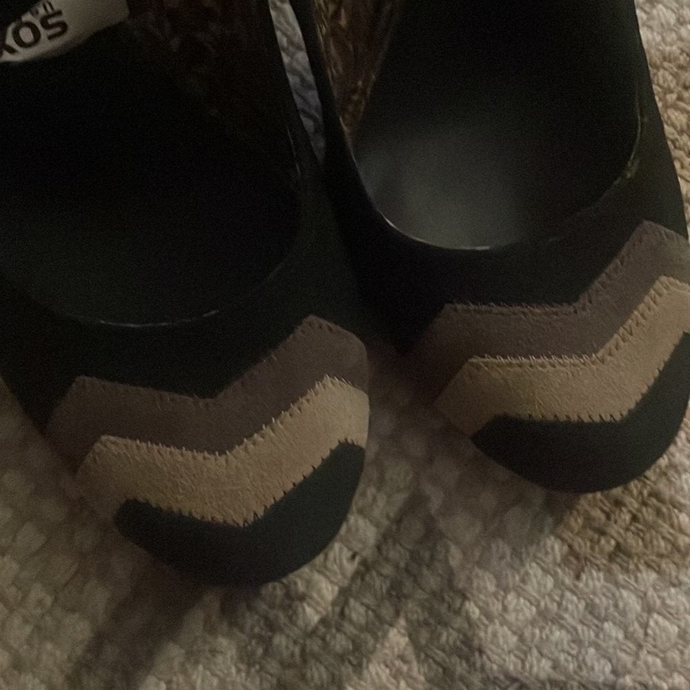 MISSONI SUEDE PUMPS, NWT - Picture 5 of 7